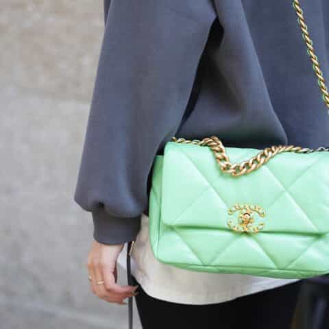 Chanel香奈儿 19 Flap Bag AS1160小号26C牛油果绿