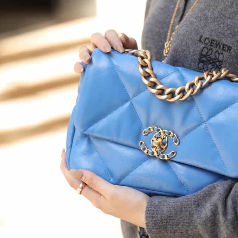 Chanel香奈儿 19 Flap Bag AS1160小号26C北风蓝