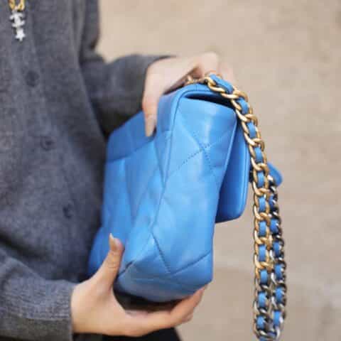 Chanel香奈儿 19 Flap Bag AS1160小号26C北风蓝