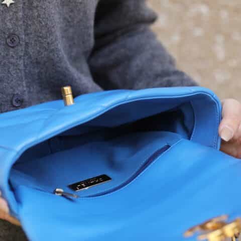 Chanel香奈儿 19 Flap Bag AS1160小号26C北风蓝