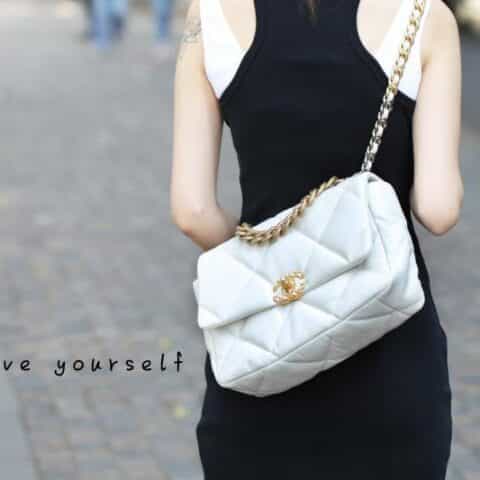 Chanel香奈儿 19 Flap Bag AS1161中号30CM白色