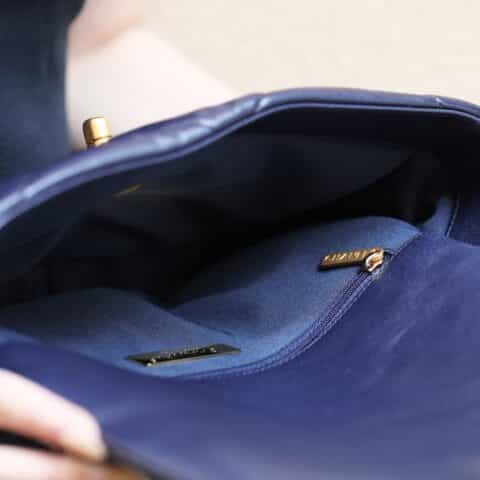 Chanel香奈儿 19 Flap Bag AS1160小号26C深蓝色