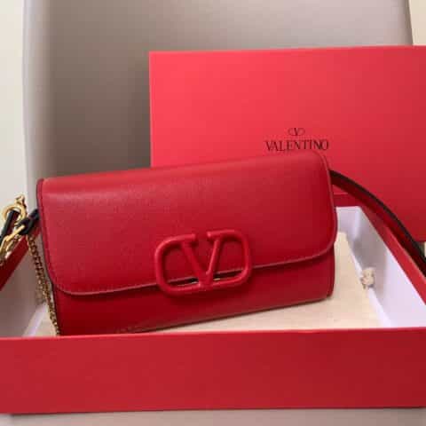 Valentino华伦天奴Garavani VSLING 粒面小牛皮斜挎包0999