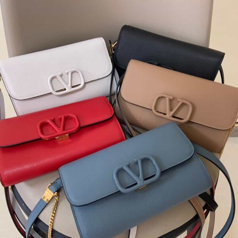 Valentino华伦天奴Garavani VSLING 粒面小牛皮斜挎包0999