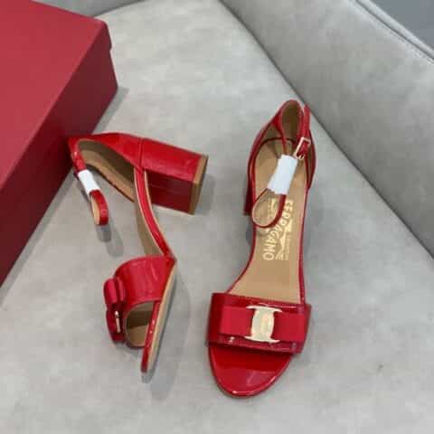 SF salvatore Ferragamo  菲拉格慕经典款一字带粗跟凉鞋