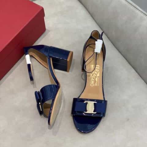 SF salvatore Ferragamo  菲拉格慕经典款一字带粗跟凉鞋