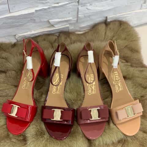 SF salvatore Ferragamo  菲拉格慕经典款一字带粗跟凉鞋