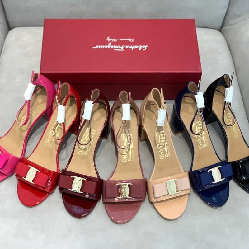 SF salvatore Ferragamo  菲拉格慕经典款一字带粗跟凉鞋