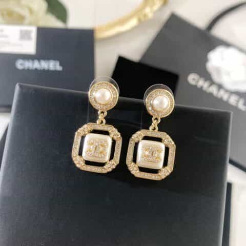 新款CHANEL香奈儿双c珍珠皇冠耳钉耳环