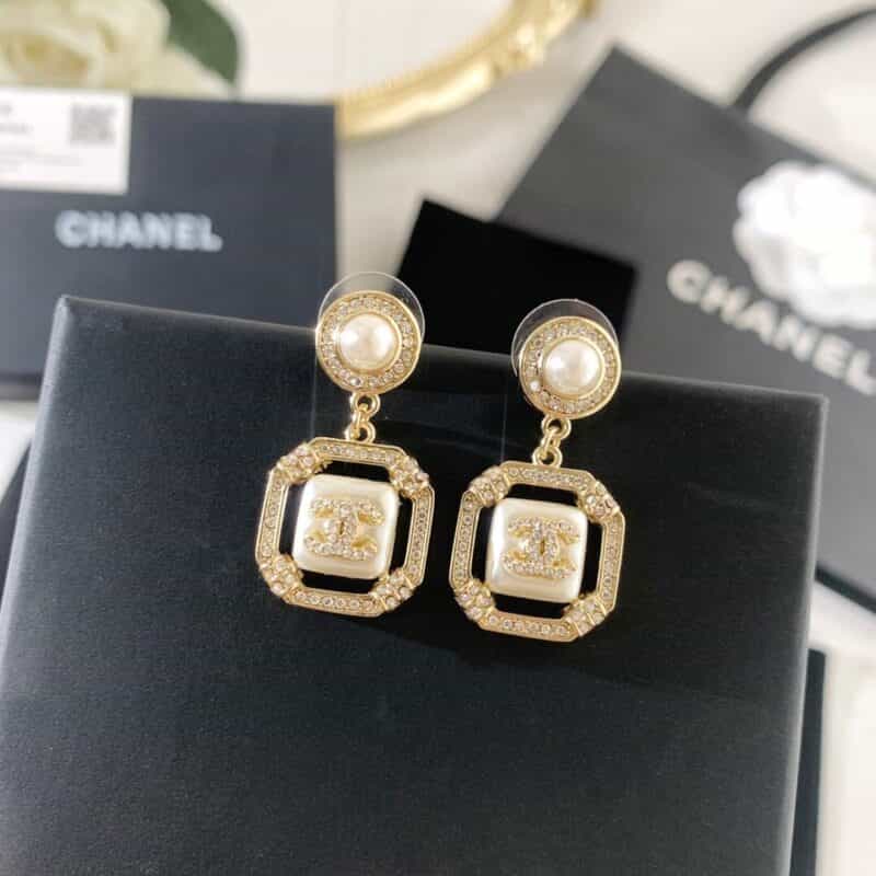 新款CHANEL香奈儿双c珍珠皇冠耳钉耳环