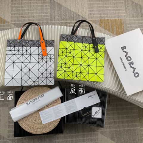 Issey Miyake三宅一生正反撞色砖石纹面料手提袋