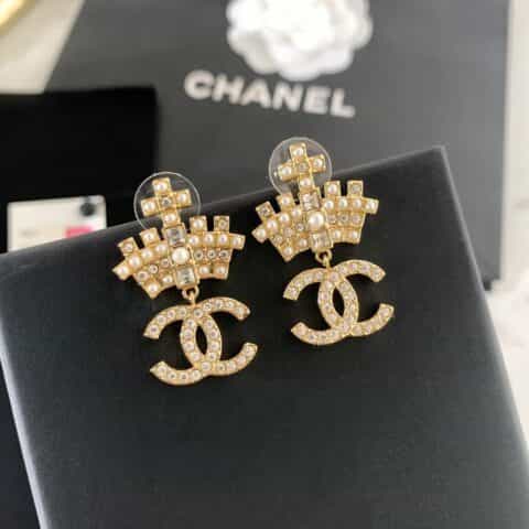 新款CHANEL香奈儿双c珍珠皇冠耳钉耳环
