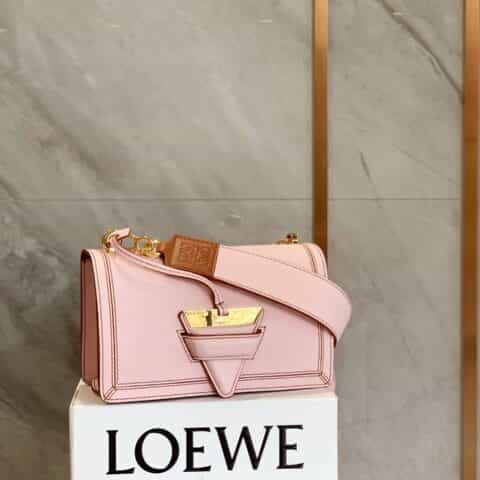 LOEWE罗意威 Barcelona bag 三角包 0527粉色24CM