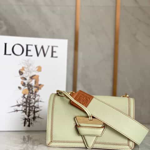 LOEWE罗意威 Barcelona bag 三角包 0527绿色24CM