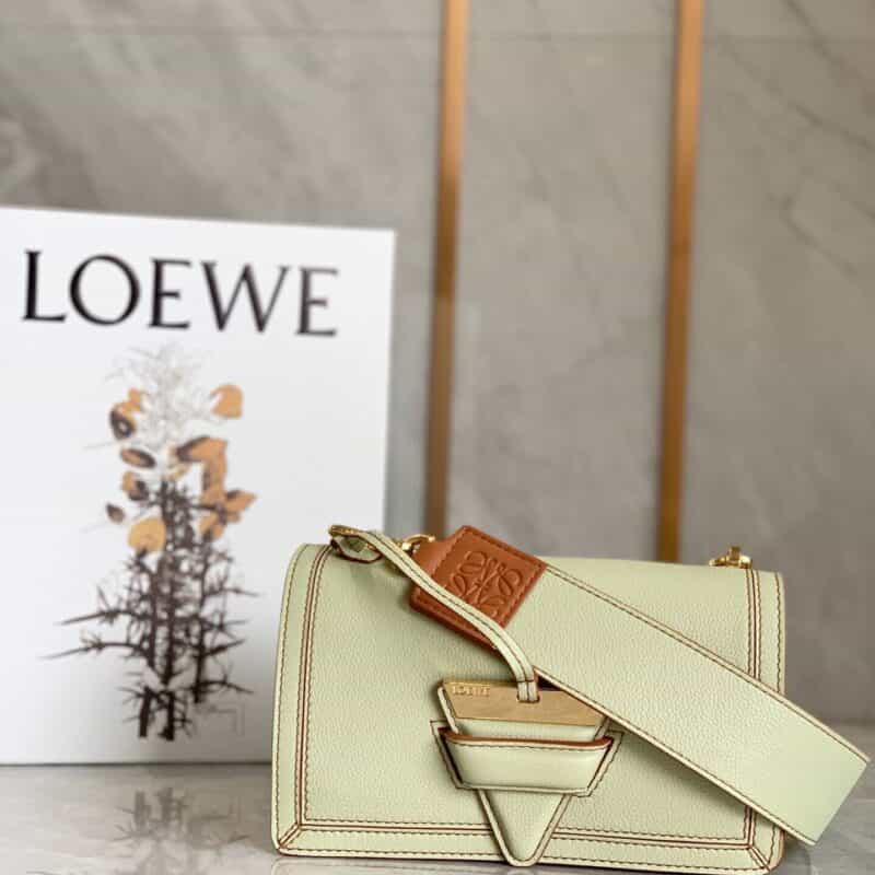 LOEWE罗意威 Barcelona bag 三角包 0527绿色24CM