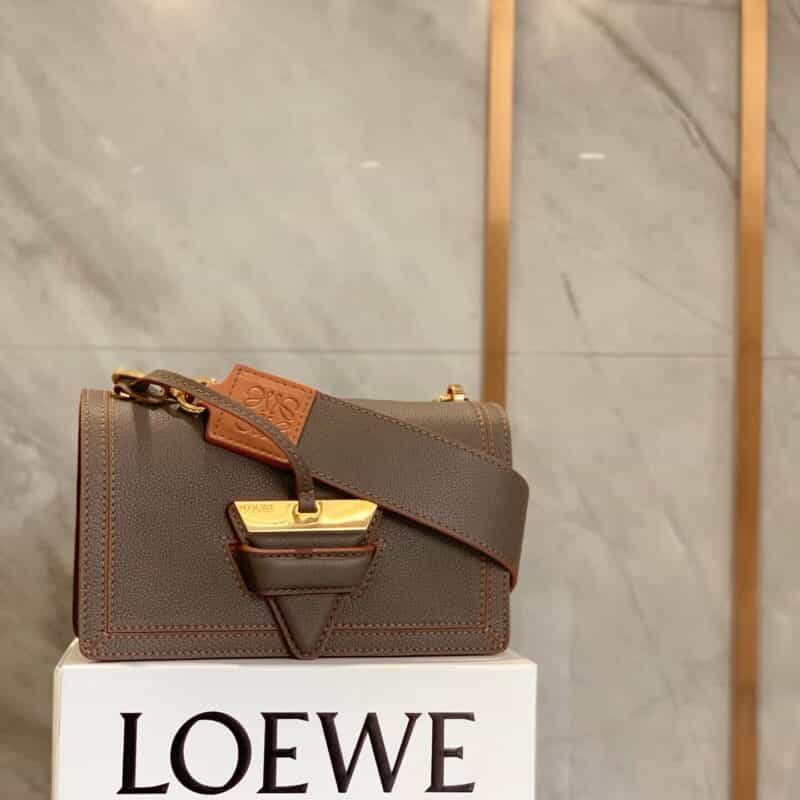 LOEWE罗意威 Barcelona bag 三角包 0527灰色24CM