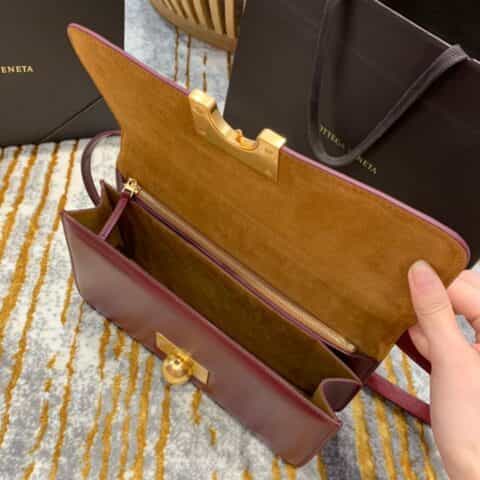 Bottega Veneta葆蝶家 Classic 28CM单肩斜挎包 578009布纹波尔多酒红