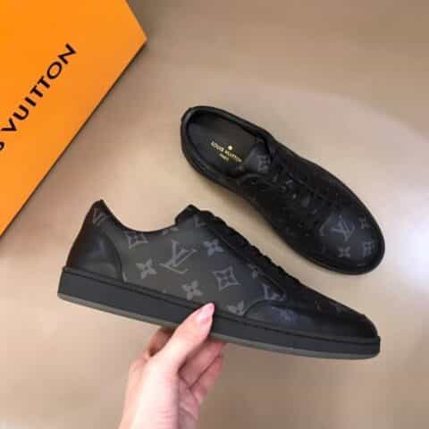 LV/路易威登   路易家经典老花印花帆布与纯黑奢品男士低帮休闲运动鞋