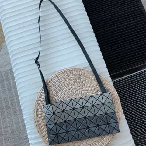三宅一生Issey Miyake BaoBao新款小斜挎包BB83-AG421
