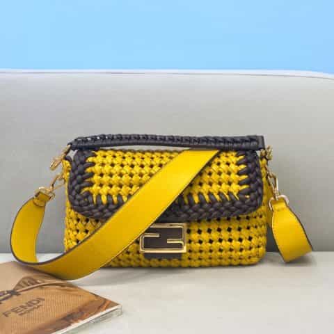 FENDI芬迪全羊皮手工编织标志性baguette手袋8279