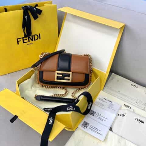 FENDI芬迪标志性FF金属LogoBaguette链条包70220s