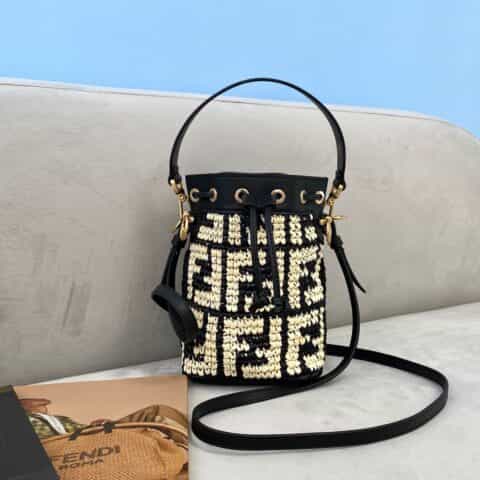 FENDI芬迪拉菲草纯手工编织迷你水桶包8278