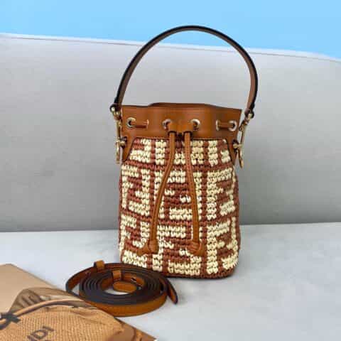 FENDI芬迪拉菲草纯手工编织迷你水桶包8278