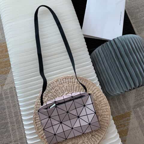 Isseymiyake BaoBao三宅一生Cartons 盒子斜挎包BB66