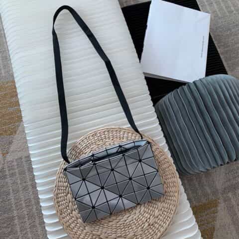 Isseymiyake BaoBao三宅一生Cartons 盒子斜挎包BB66