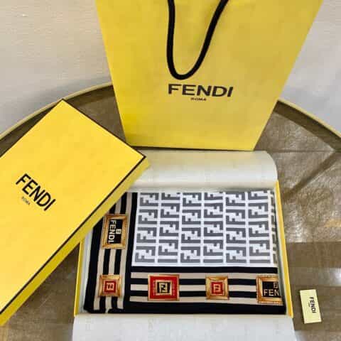 FENDI芬迪新款100%真丝丝巾