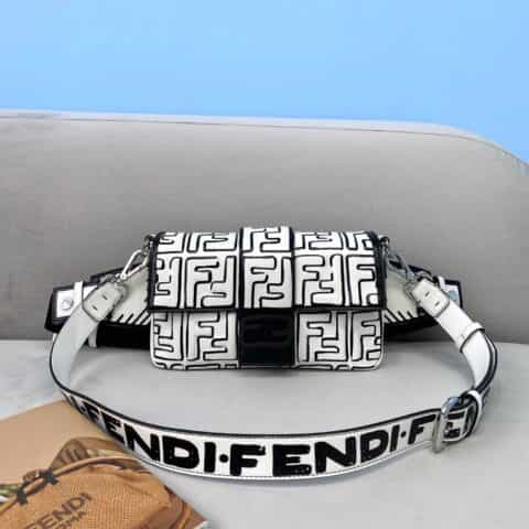 FENDI芬迪加州天空系列涂鸦F logo图案单肩斜挎包8311