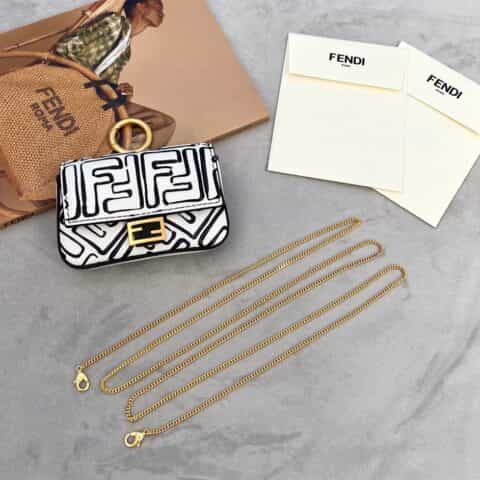 FENDI芬迪迷你法棍涂鸦系列可爱小包8290