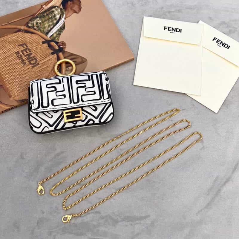 FENDI芬迪迷你法棍涂鸦系列可爱小包8290