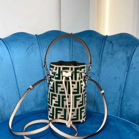 FENDI芬迪小牛皮MON TRÉSOR水桶包023