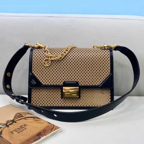 FENDI芬迪KAN U镂空设计金属扣翻盖小方包0509