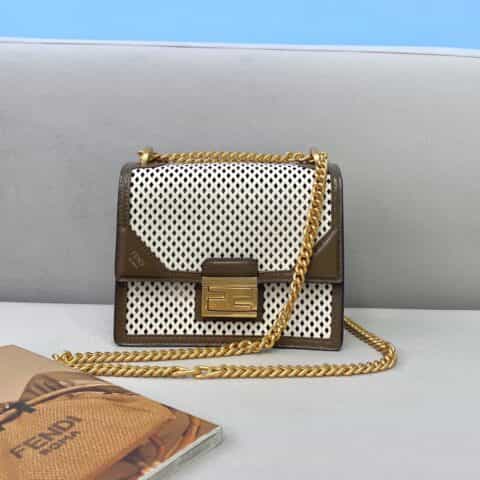 FENDI芬迪KAN U镂空设计金属扣翻盖小方包0509S