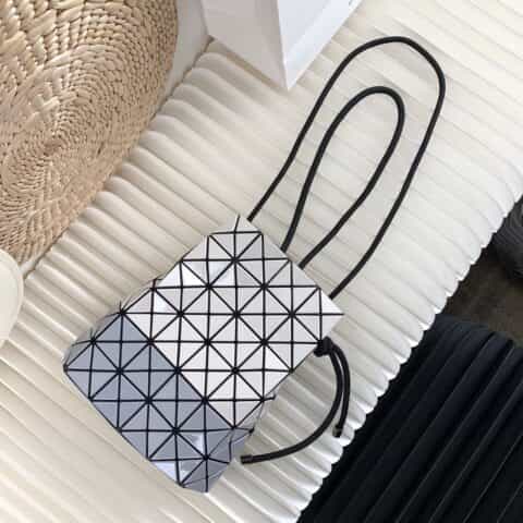 三宅一生｜BAOBAO经典款小福袋 单肩斜挎包BB81-AG531