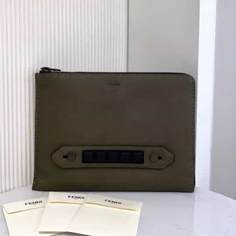 FENDI芬迪柔软logo皮简约设计手拿包0225