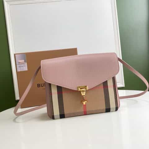 Burberry巴宝莉粒纹皮革拼 house 格纹斜背包8131
