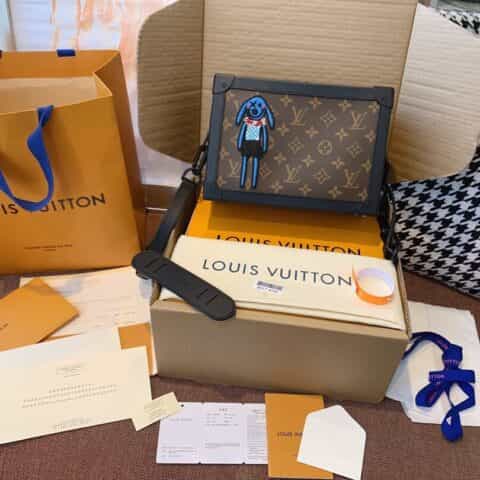 Louis Vuitton LV Soft Trunk 卡通兔子邮差包 M45619
