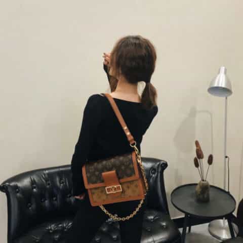 Louis Vuitton LV Dauphine MM 达芙妮肩背包 M44391