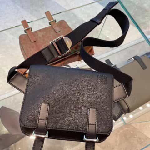 LOEWE罗意威 柔软粒面牛皮革军用腰包 0525