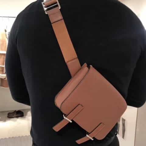 LOEWE罗意威 柔软粒面牛皮革军用腰包 0525