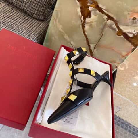 Valentino华伦天奴   ????春夏新款 铆钉系列凉鞋