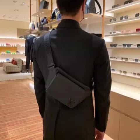 Louis Vuitton LV Slingbag单肩包 M57081