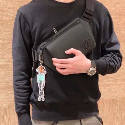 Louis Vuitton LV Slingbag单肩包 M57081