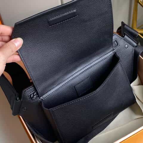 Louis Vuitton LV Slingbag单肩包 M57081