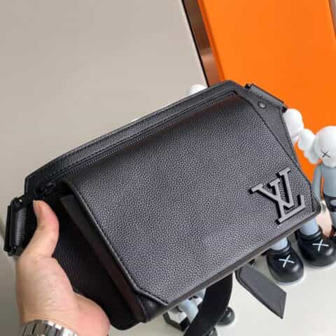 Louis Vuitton LV Slingbag单肩包 M57081