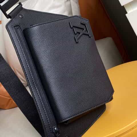Louis Vuitton LV Slingbag单肩包 M57081