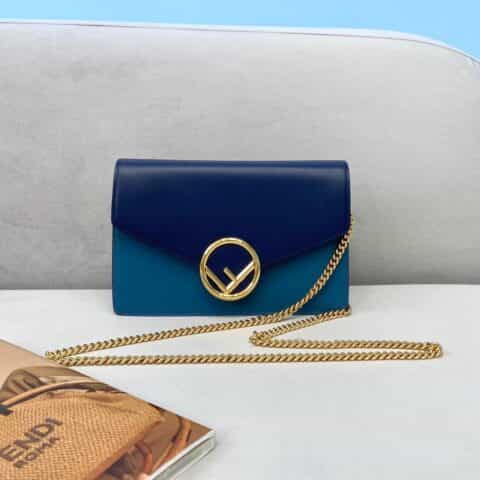 FENDI芬迪简约风几何图形翻盖包006